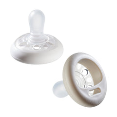 Tommee Tippee Breast-Like Soother, Skin-Like Texture, Symmetrical Orthodontic Design, BPA-Free, Includes Steriliser Box, 0-6m, Pack of 2