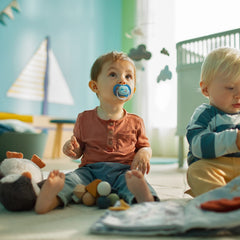 AVENT Philips Ultra Air Dummy, for 6-18 months, Orthodontic & BPA-Free, Including Sterilizer/Carrying Case, 2 pcs (Model SCF080/03)