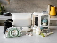 Tommee Tippee Ultimate Formula Feeding Kit White Gift set - Electric Steam Sterilizer/ Perfect Prep Day & Night/Closer to Nature bottles/Insulated bottle bag/Breast-Like soothers