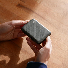 Aluminium Smart Case V2 Wallet - Metal Clasp - RFID Blocking Card Holder - Holds up to 10 Cards and Banknotes - Covering Carbon Serge Effect