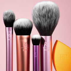 The Everyday Essentials set from Real Techniques gives you 5 essential tools to master any look tapered, soft and fluffy bristles. Blend powder blush evenly for a smooth, natural look