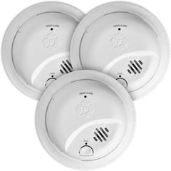 First Alert Smoke Alarm, Battery-Operated Detector with Test & Silence Button - SMI100