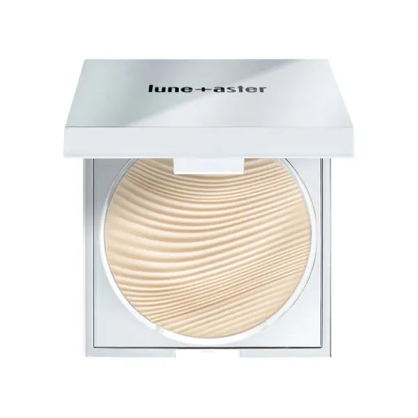 Lune+Aster SuperStar Translucent Pressed Powder - The ultimate universal talc-free translucent pressed powder with vitamin E, licorice and apple seed extract.
