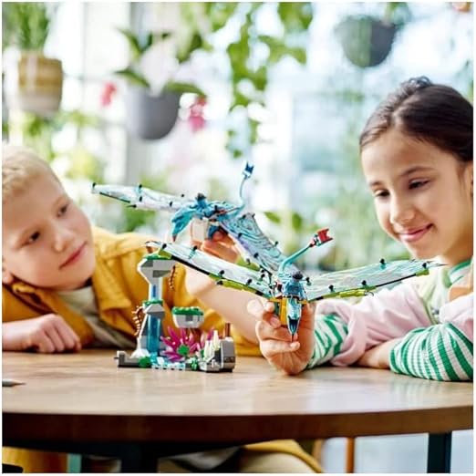 LEGO Avatar Jake & Neytiri First Banshee Flight, Pandora Movie Set with Toy Dragon-Like Figures, Minifigures and Glow in the Dark Elements, Gifts for Kids, Girls and Boys 75572