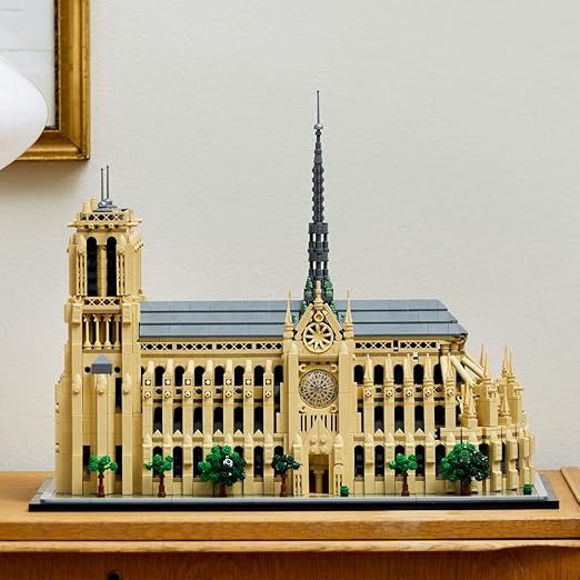 LEGO Architecture Notre-Dame de Paris Set, Model Kit for Adults to Build, Home or Office Décor, Collectible Gift for History-Loving Men, Women, Him or Her 21061