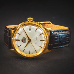Orient Bambino 38mm - Klassische Herrenarmbanduhr mit Automatik Handaufzug, Lederarmband, Edelstahlgehäuse, Analoganzeige - RA-AC0M