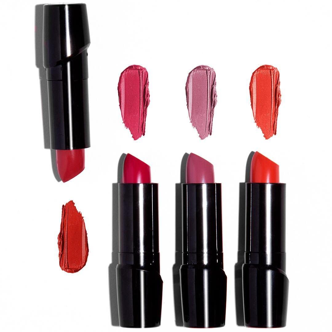 wet n wild Silk Finish Lipstick, Hydrating Rich Buildable Lip Color, Formulated with Vitamins A,E, & Macadamia for Ultimate Hydration, Cruelty-Free & Vegan - Cherry Frost