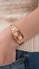 GUESS Women's 25mm Watch - Gold Tone Bracelet Champagne Dial Gold Tone Case