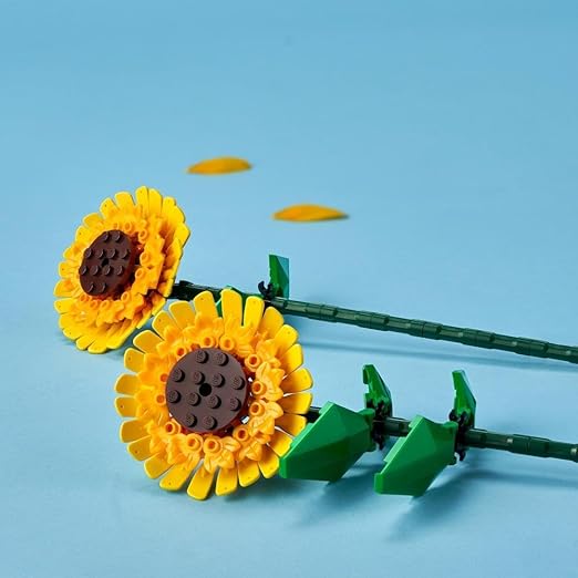 LEGO Sunflowers, Yellow Artificial Flowers Building Set, Display as a Bedroom Accessory or Floral Bouquet Home Decoration, Gift for 8 Plus Year Old Girls, Boys and Teenagers 40524