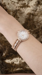 GUESS US Damen Rose Gold-Ton Strass Analog Armbanduhr One