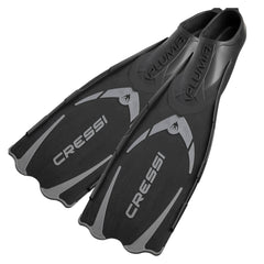 Cressi Pluma Fins - High Quality Unisex Full Foot Fins for Diving, Snorkelling, Swimming - Black/Silver