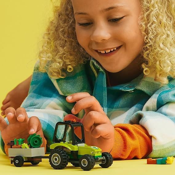 Lego 60390 City Small Tractor, Toy Tractor with Trailer, Vehicle for Farm Set with Gardener Mini Figure & Animal Figure, Construction Toy from 5 Years