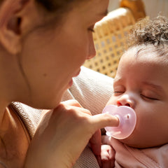 AVENT Philips Soothie Heart Soothie Soother Designed for the Natural Contours of the Child's Face, Made of Medical Silicone, Pack of 2, SCF099/21