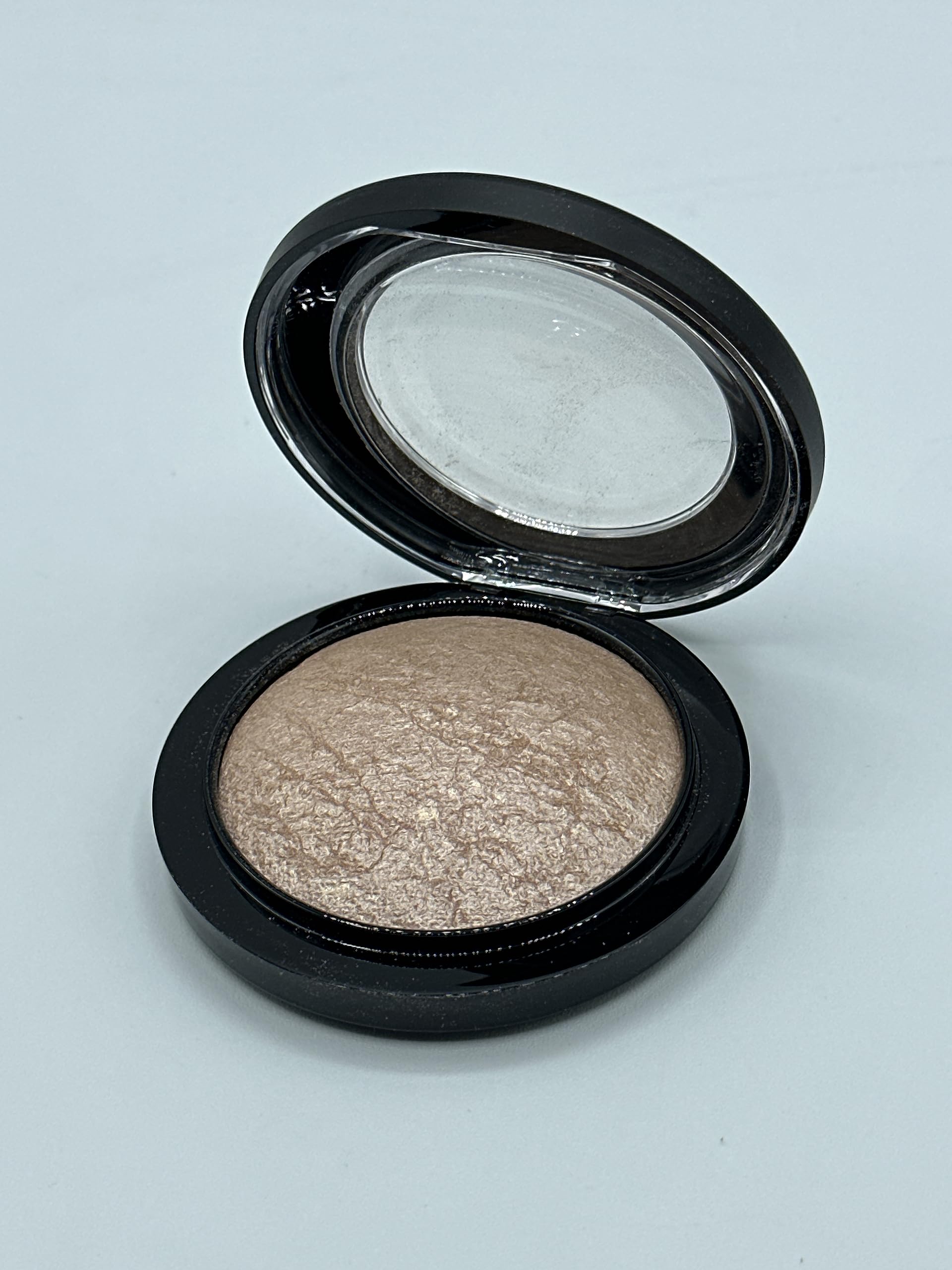 MAC Mineralize Soft And Gentle Skinfinish Face Powder For Women, 10 gm