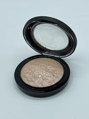 MAC Mineralize Soft And Gentle Skinfinish Face Powder For Women, 10 gm