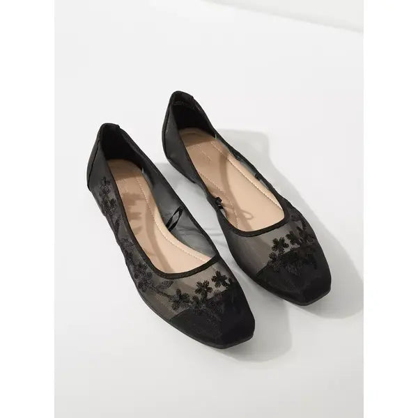 MAX FASHION Floral Embroidered Slip-On Ballerina Shoes-Black