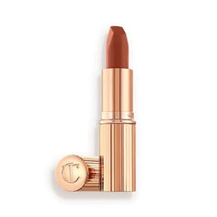 Charlotte Tilbury Matte Revolution Lipstick – Long-Lasting Matte Lipstick with Buildable Color, Creamy Blendable Formula & Lip-Loving Ingredients