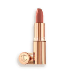 Charlotte Tilbury Matte Revolution Lipstick – Long-Lasting Matte Lipstick with Buildable Color, Creamy Blendable Formula & Lip-Loving Ingredients